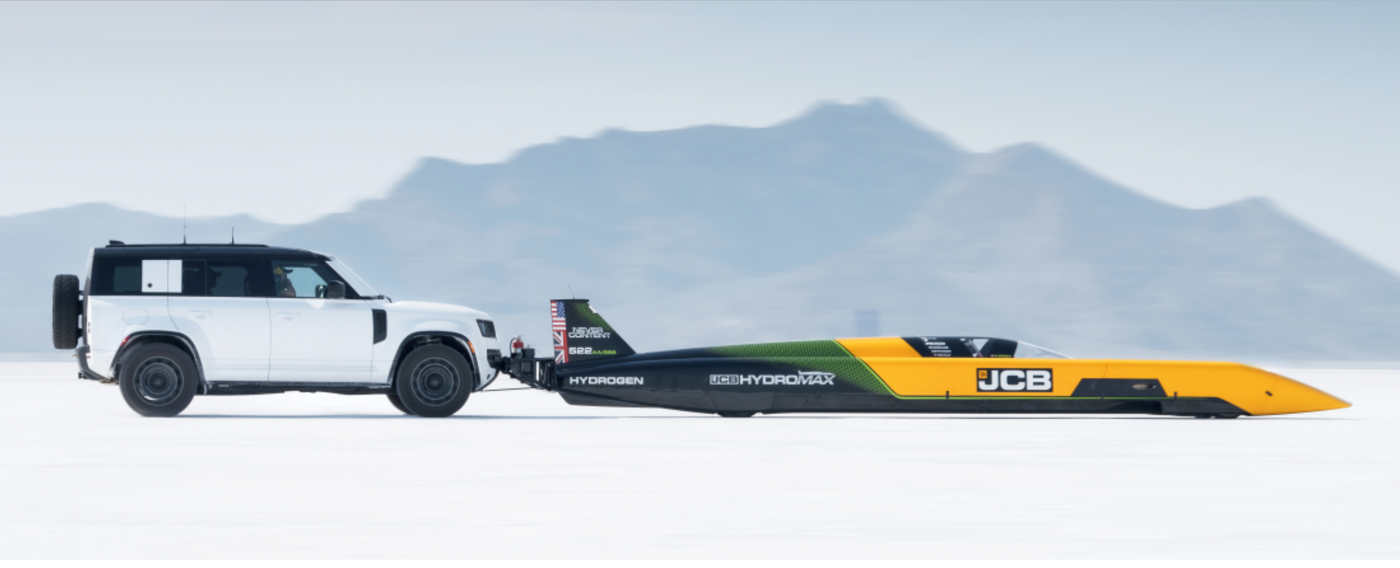 Defender OCTA ดัน JCB Hydromax บน Bonneville Salt Flats