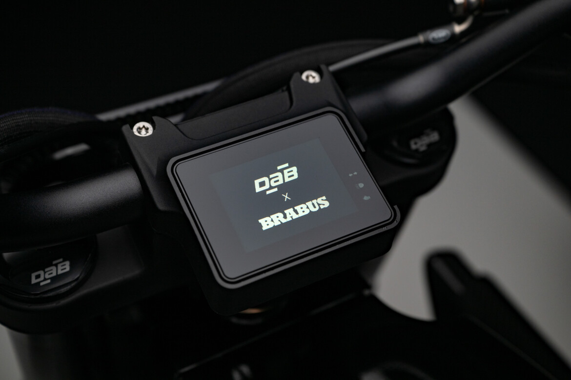 จอแสดงผล DAB x BRABUS บนมอเตอร์ไซค์ไฟฟ้า