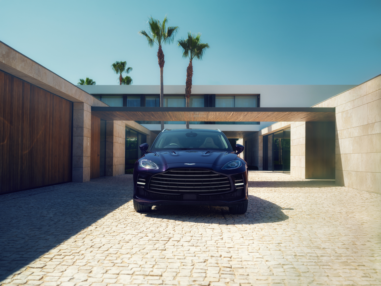 Aston Martin DBX GT ใหม่ มุมด้านหน้า