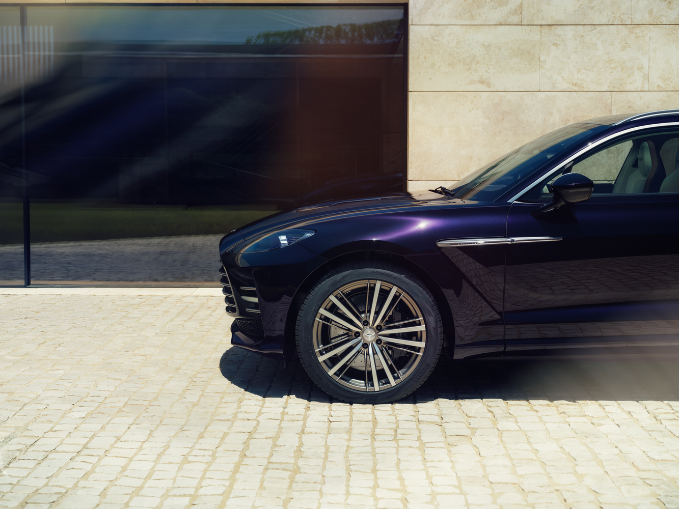 รายละเอียดตัวถัง Aston Martin DBX GT ใหม่
